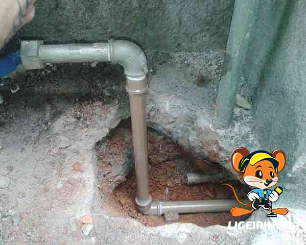 manutenção profissional de vazamento de água