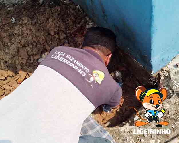 Conserto de Vazamento Sabesp na Rede d'Água Interna e Externa
